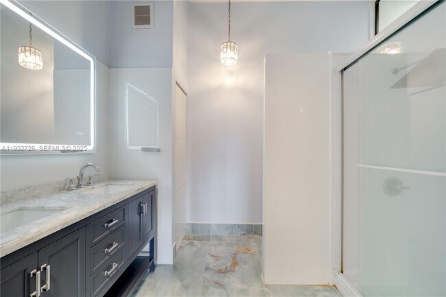 Building Photo - 14805 SW 74th Ln