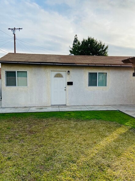 Building Photo - 4014 N Foxdale Ave