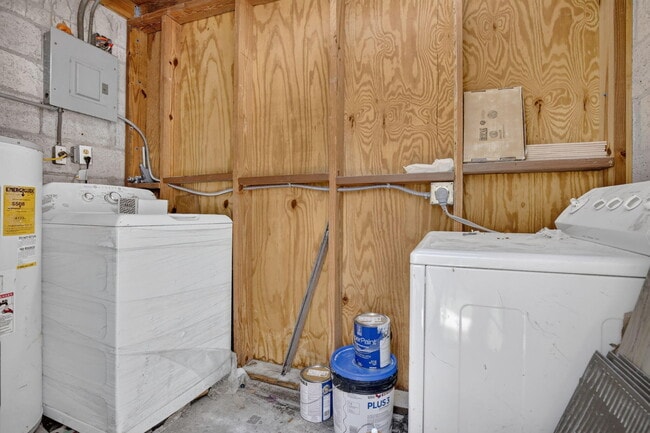 Building Photo - 4329 SW 49th Ct