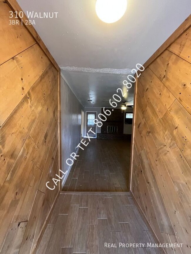 Building Photo - 310 Walnut-