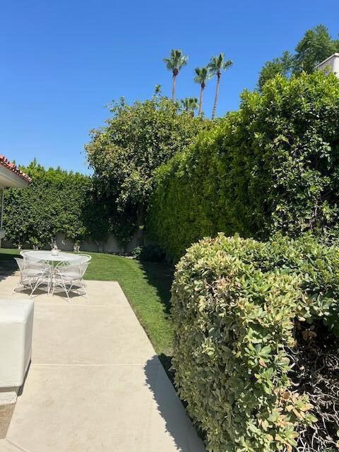 Building Photo - 43852 Vía Palma