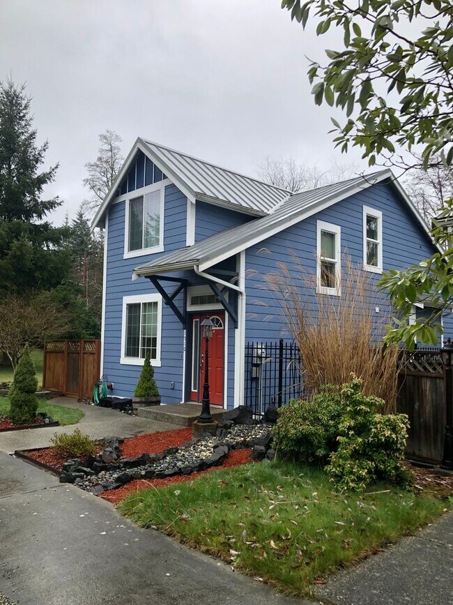 Building Photo - 3 Bedroom Townhouse in Poulsbo