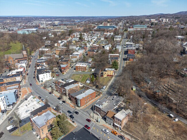 Building Photo - 383 Congress St