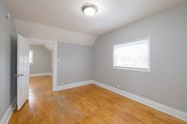 Building Photo - 162 7th St