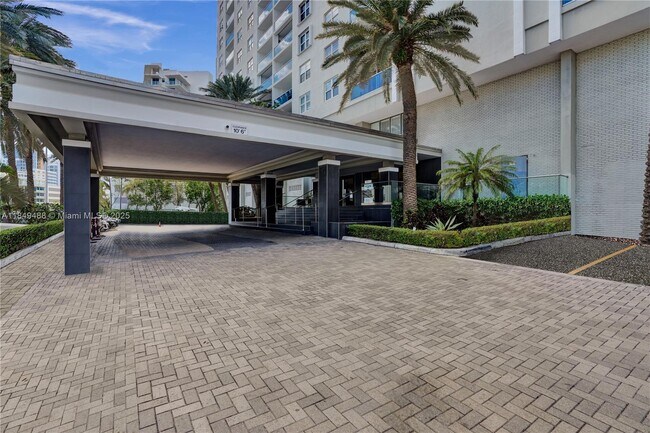 Building Photo - 6770 Indian Creek Dr