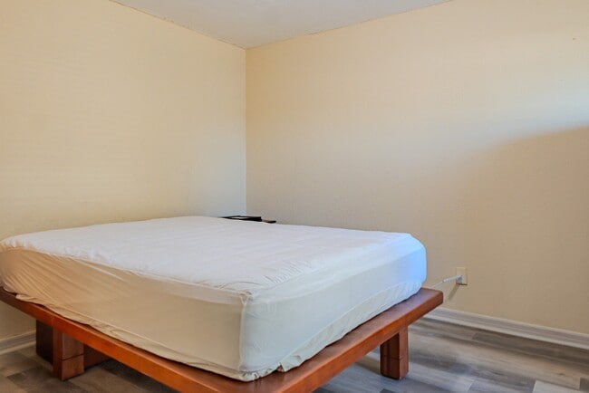 Building Photo - 804 M.L.K. Blvd NE