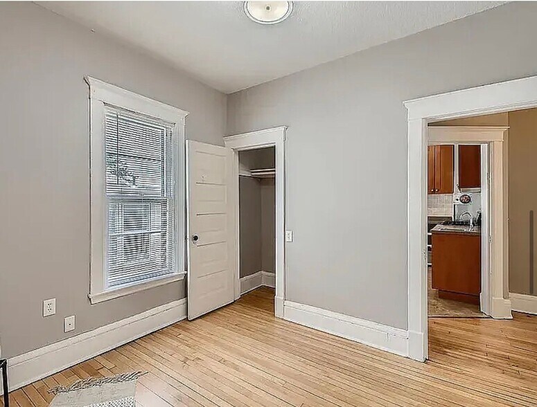 Building Photo - 953 24th Ave NE