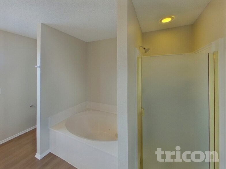 Building Photo - 8116 Cutter Hill Ave