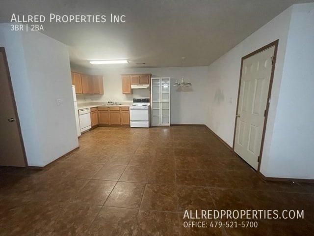 Building Photo - 317 E Asher Ct