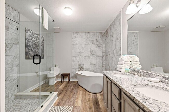 Building Photo - 124 Plaza Dr