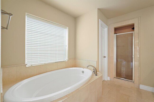 Building Photo - 2615 Cheshire Oaks Dr