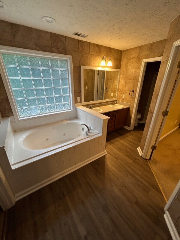 Building Photo - 320 Peterson Pl