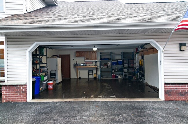 garage - N43W32801 Rasmus Rd