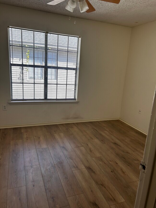 Building Photo - 4342 Rue de Belle Maison