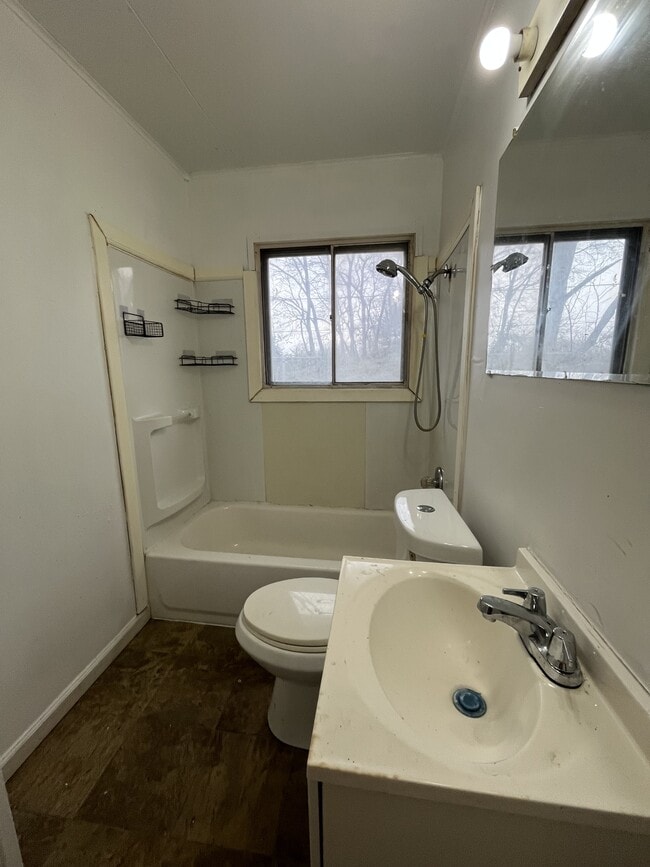 Building Photo - 111 St Thomas Ln