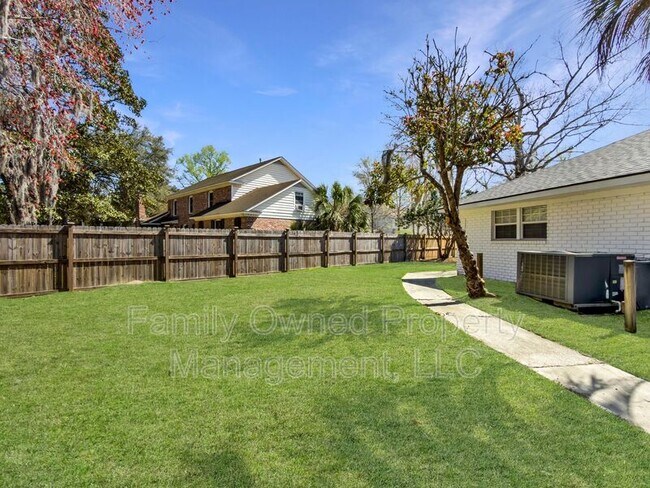 Building Photo - 23 Shadowmoss Pkwy