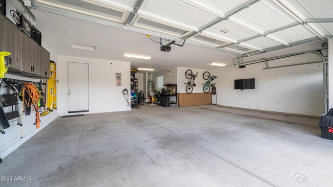 Building Photo - 40410 W Haley Dr