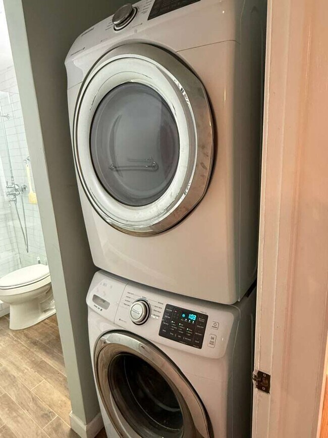 Building Photo - 448 N Aberdeen St