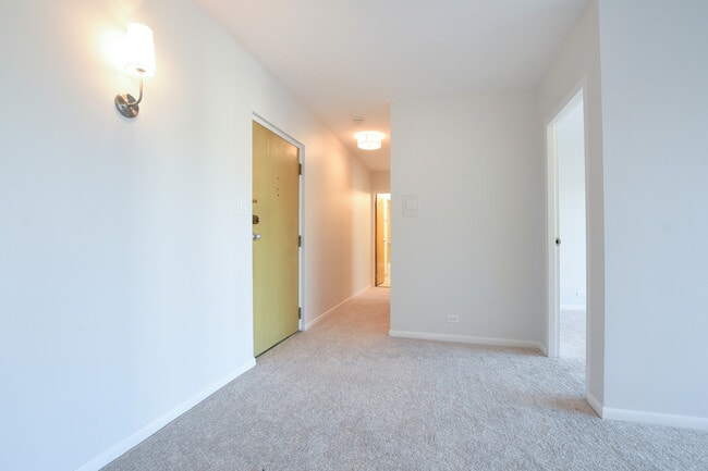 Building Photo - 1333 W Touhy Ave