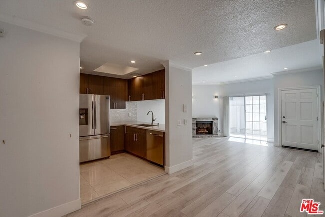 Building Photo - 1034 S Shenandoah St