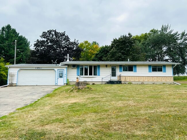 Building Photo - 3902 N Flansburg Rd