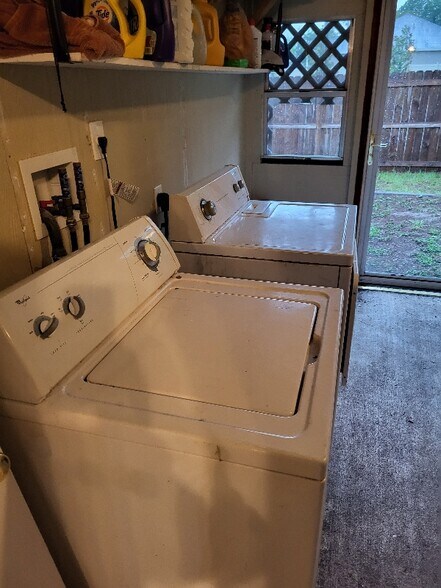 Building Photo - 4498 Deer Valley Dr