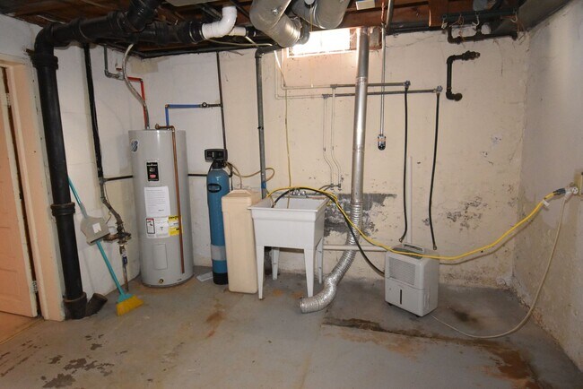 Building Photo - Adorable 3 Bedroom on McKinley Ave. South Bend, IN