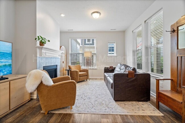 Building Photo - 9239 Hawley Dr