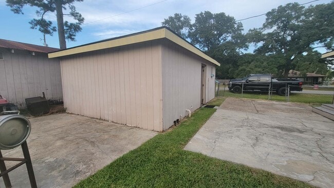 Building Photo - 208 Battlebell Rd
