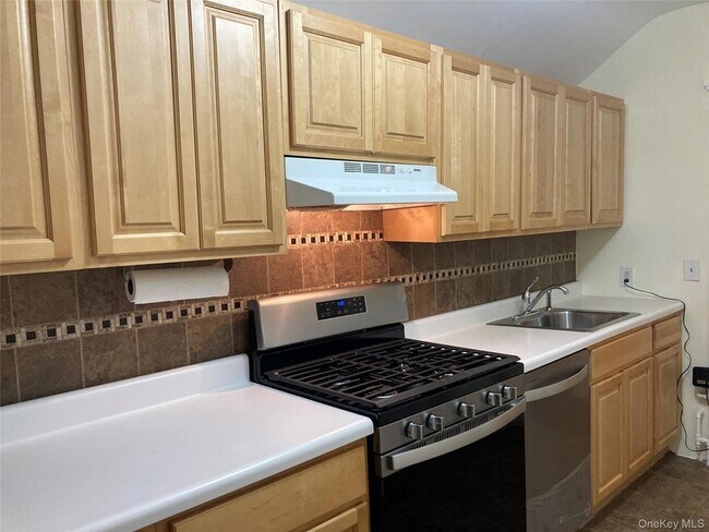 Building Photo - 51 Parkway Rd