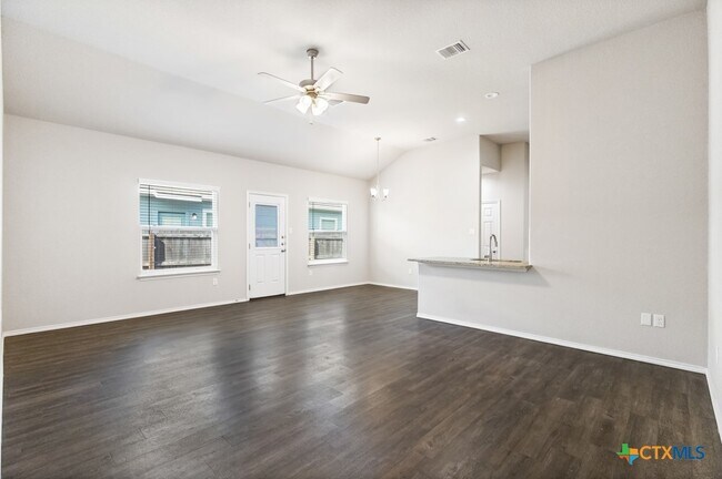 Building Photo - 636 Heathers Wy