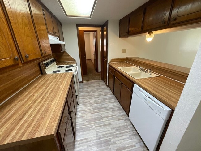 Building Photo - 3 Bed. 2 Bath, 2 Car Garage
