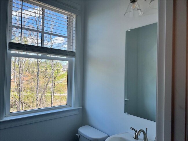 Building Photo - 6605 Beacon Dr