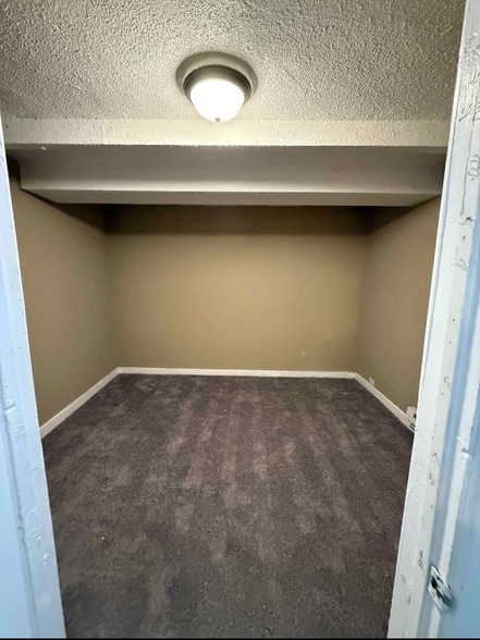 Building Photo - 1095 4th St E