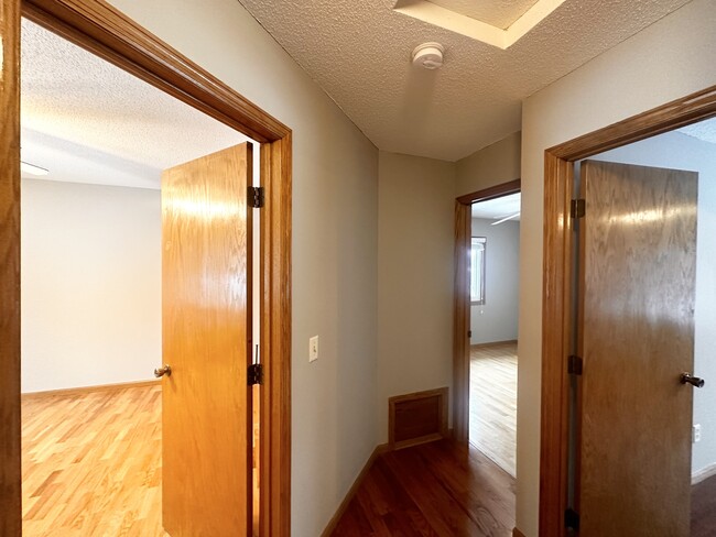 Building Photo - 9403 Lakeside Trl