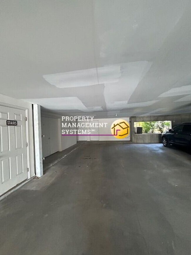 Building Photo - 3 Bedroom Condo Near Park City