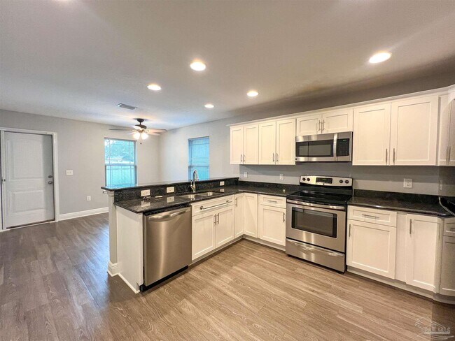 Building Photo - 437 Evening Falls Dr