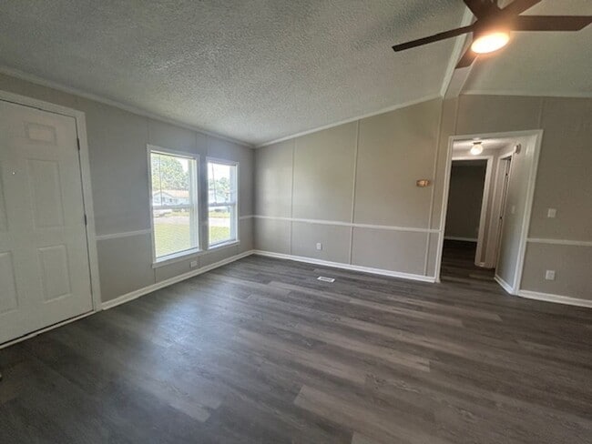 Building Photo - 208 Green Branch Ct
