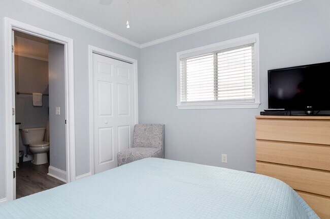 Building Photo - 1404 Canal Dr