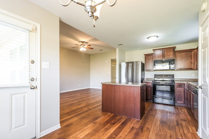 Building Photo - 5719 Rocky Trail Dr