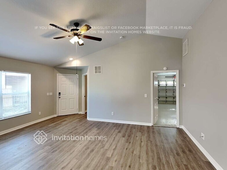 Building Photo - 10303 Lakeside Vista Dr
