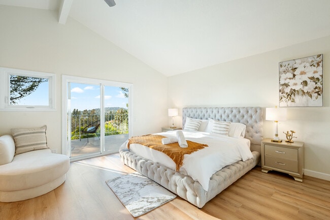 Building Photo - 10961 Limetree Dr