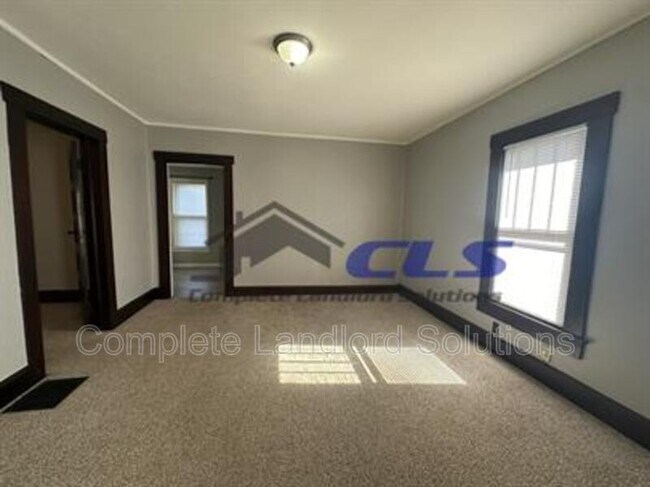 Building Photo - 1526 Woodley Ave