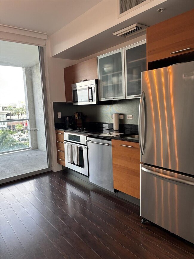 Building Photo - 3451 NE 1st Ave