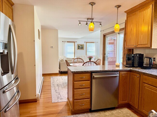 Building Photo - Meticulously Maintained 3BD/2.5BA Home in Quiet Westbrook Neighborhood!