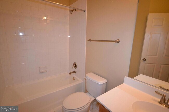 Building Photo - 8921 Amelung St