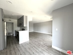 Building Photo - 711 Orange Grove Ave