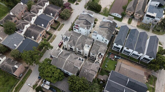 Building Photo - 5648 Larkin St