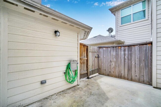 Building Photo - 9147 Solvista Pass Ln