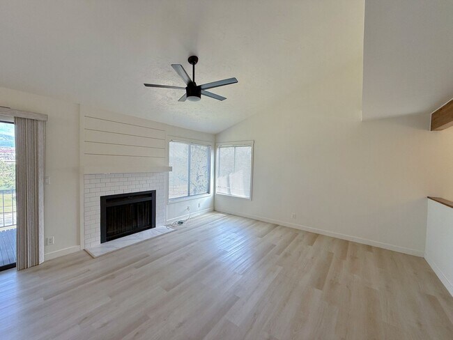 Building Photo - 300 W 2025 S